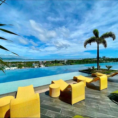 Mactan Newtown Condo With Pool Access 막탄 외부 사진