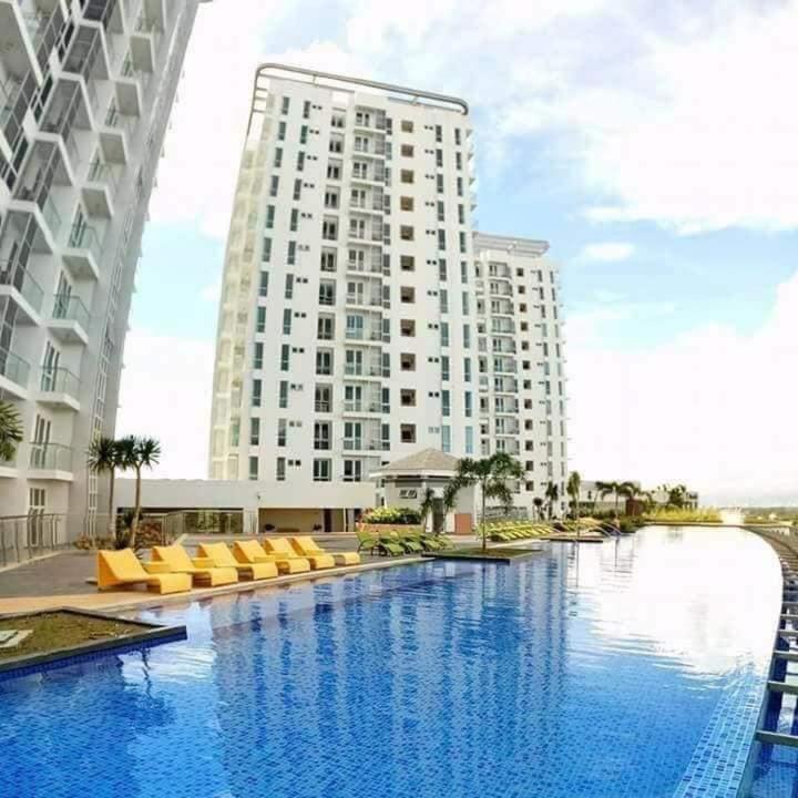 Mactan Newtown Condo With Pool Access 막탄 외부 사진