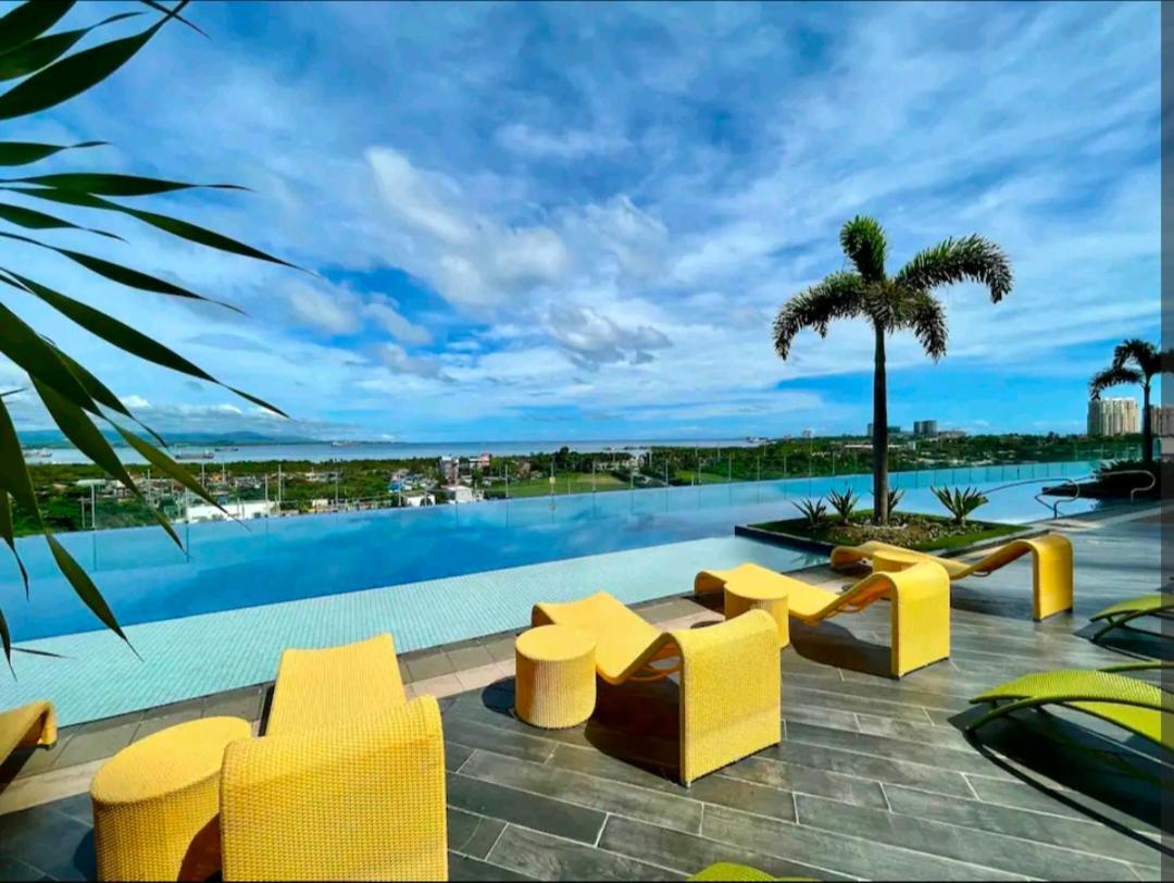 Mactan Newtown Condo With Pool Access 막탄 외부 사진