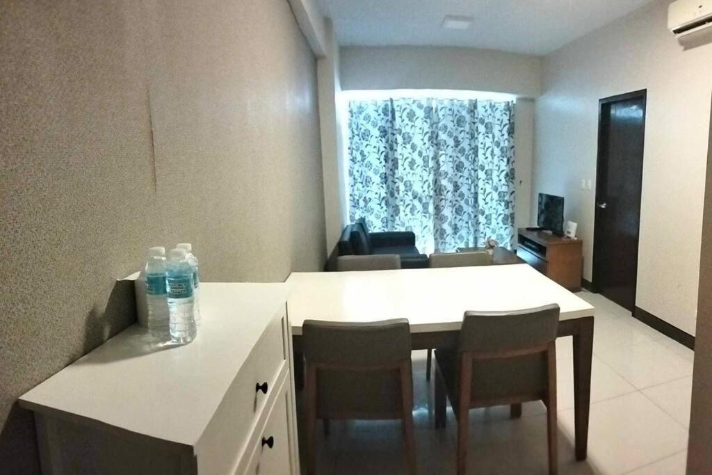Mactan Newtown Condo With Pool Access 막탄 외부 사진