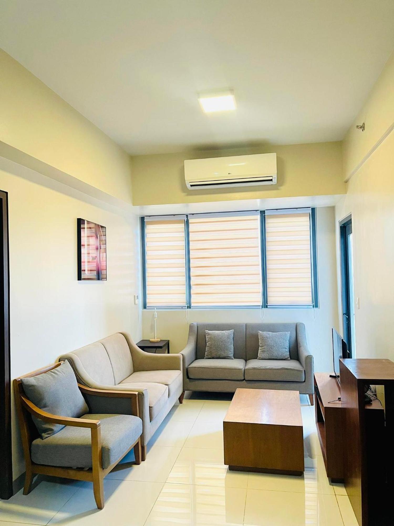 Mactan Newtown Condo With Pool Access 막탄 외부 사진