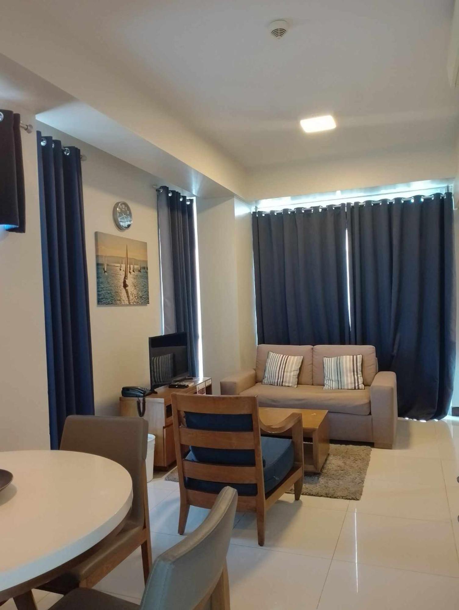 Mactan Newtown Condo With Pool Access 막탄 외부 사진