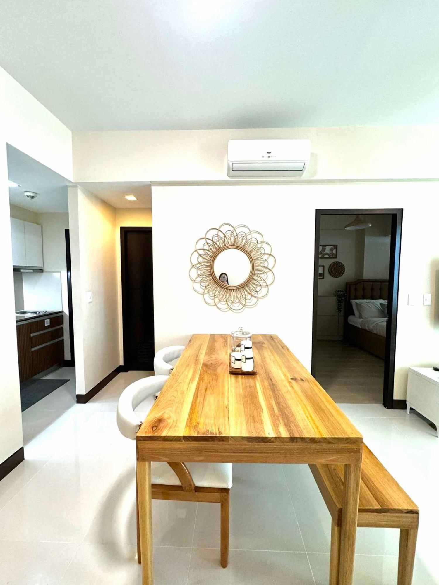 Mactan Newtown Condo With Pool Access 막탄 외부 사진