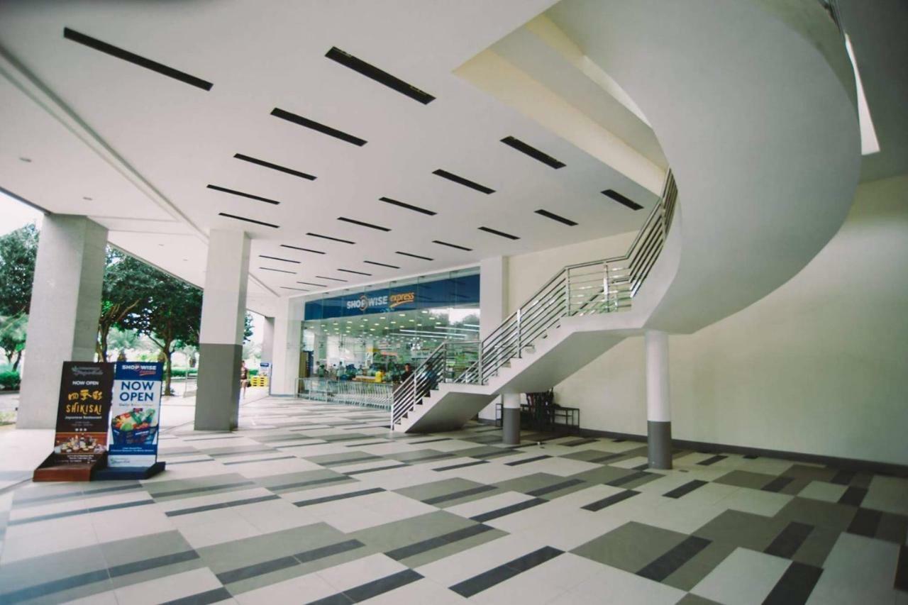 Mactan Newtown Condo With Pool Access 막탄 외부 사진